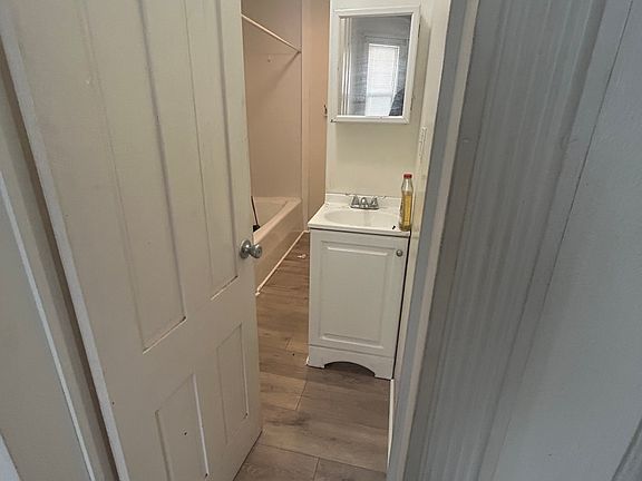 2nd image of 21 Lincoln Ave #2