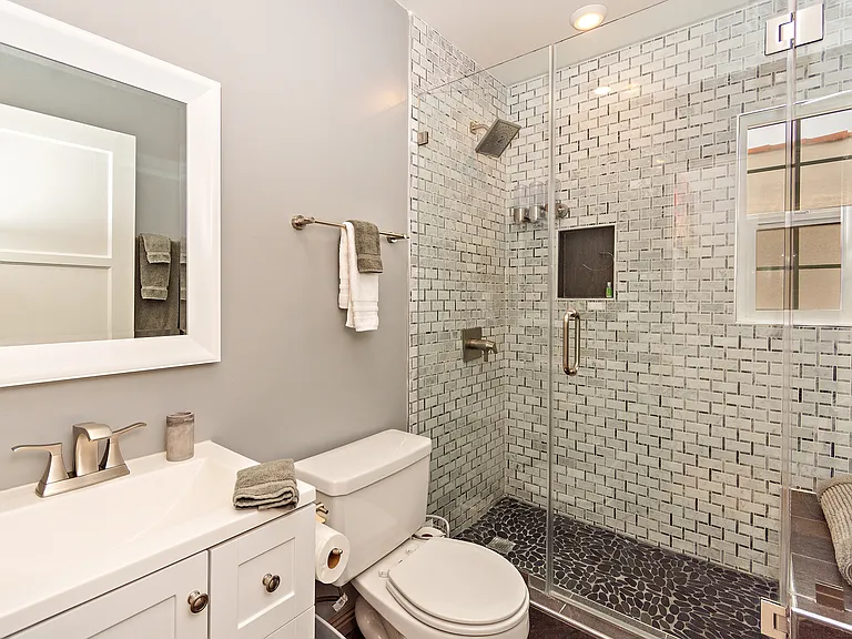 10206 S Hobart Blvd — Photo 5