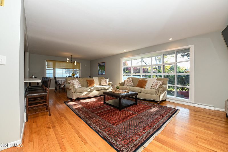 5th image of 109 Fairlawn Avenue