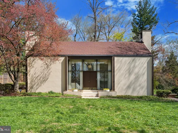 200 Sunrise Ln, Philadelphia, PA 19118