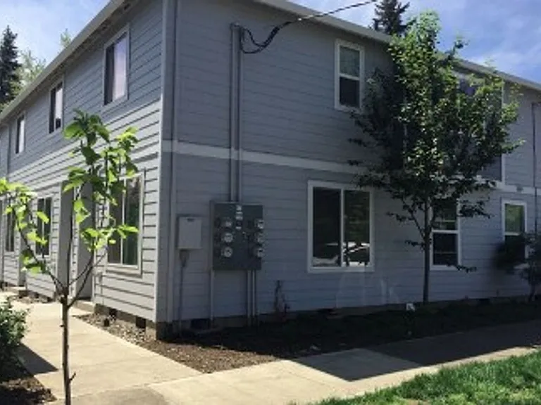 12140-12156 SE Bush St — Photo 1