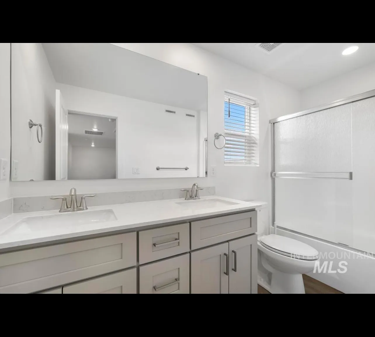 5 bed, 2949 sqft, $3,200 — Photo 4
