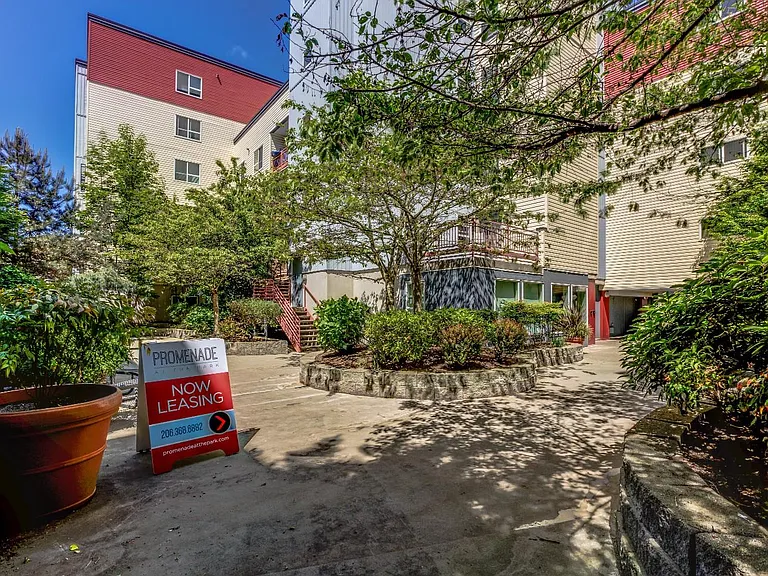 3215 NE 143rd St — Photo 3