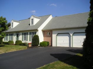 11 Canterbury Ct, Lititz, PA 17543