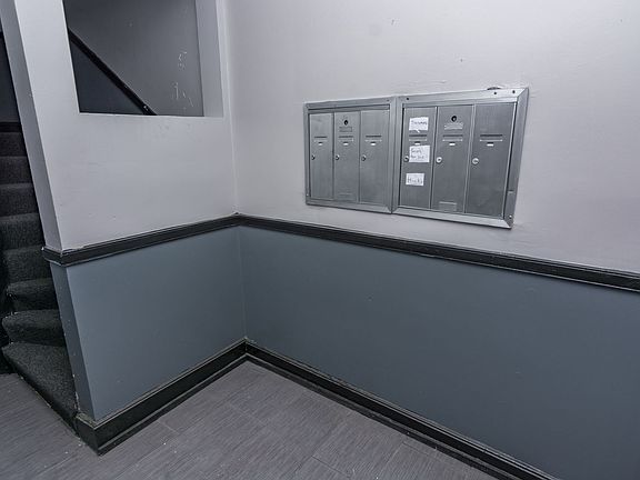 2nd image of 5032 W Washington Blvd #1263