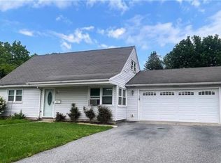 2142 Fireside Dr, Bethlehem, PA 18018