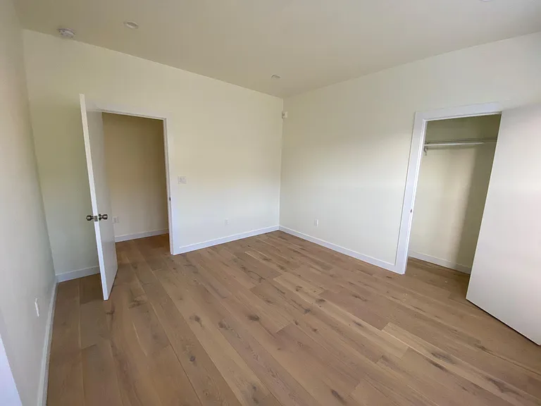 2000 Grove St #4 — Photo 17