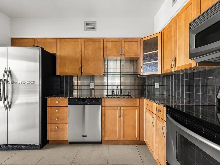 900 Bay Dr #1005 — Photo 15