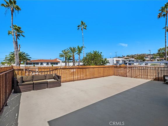 3rd image of 213 Avenida Granada