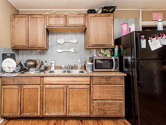 5th image of 202-204 W Clark St #206