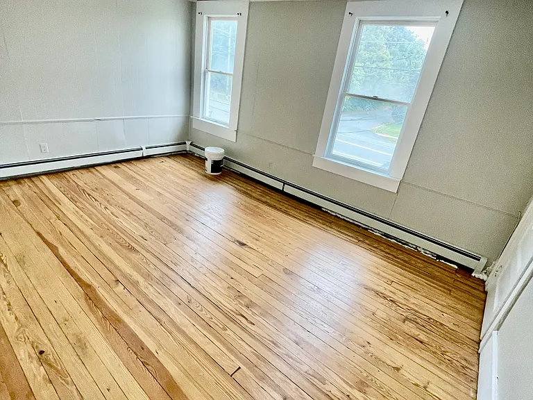 274 E Washington Ave — Photo 11