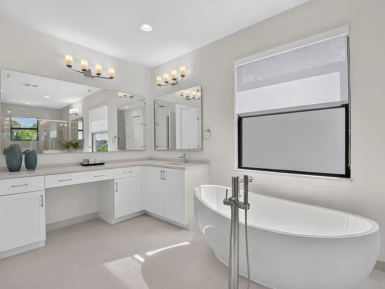 8270 Essex Country Club Dr — Photo 30