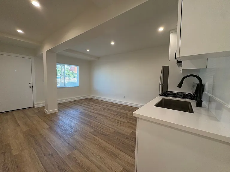 237 North Catalina — Photo 13