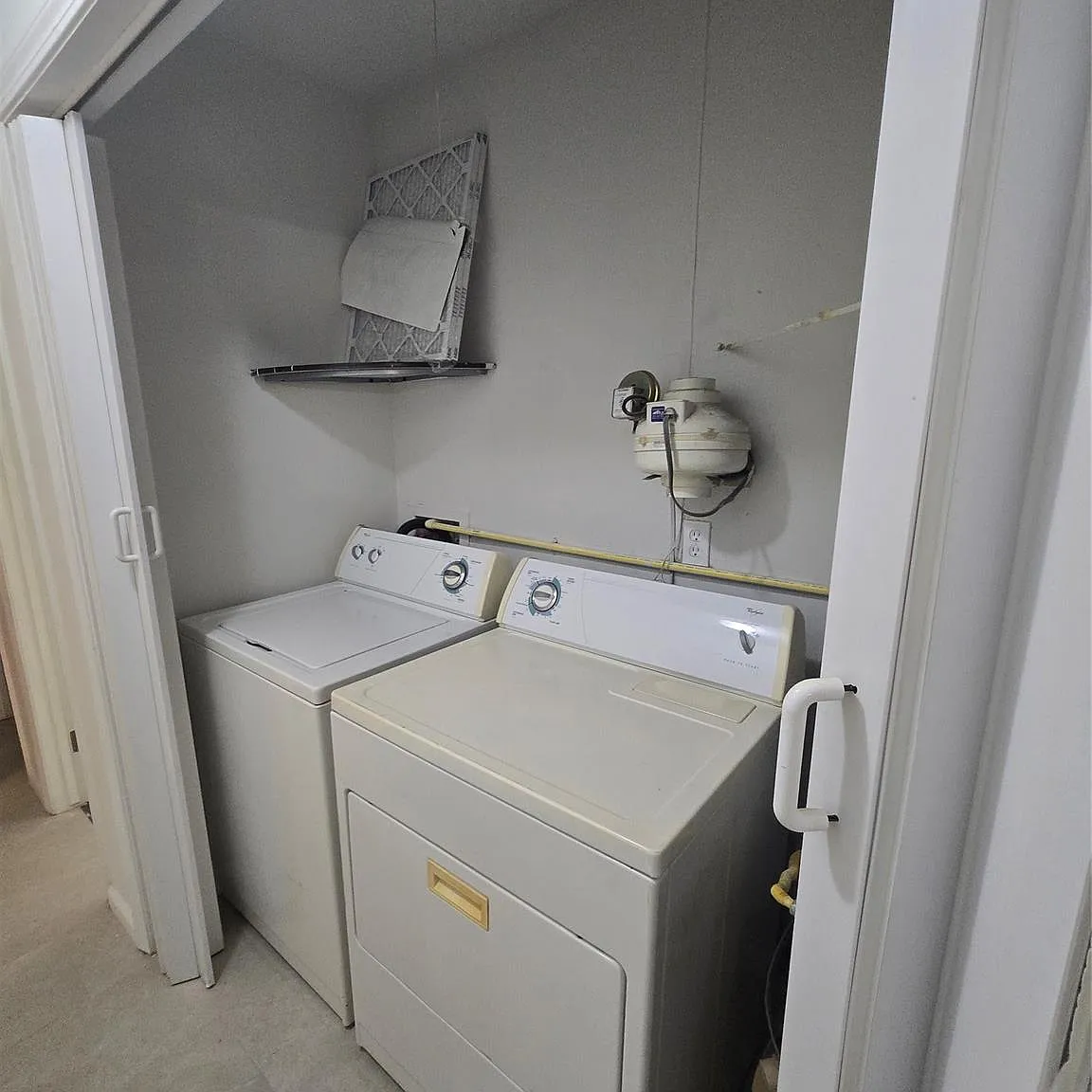 3 bed, 2.0 bath, 1400 sqft, $1,800 — Photo 4