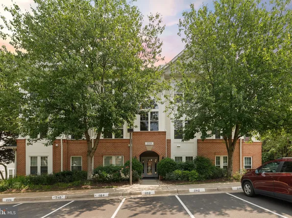 1519 N Point Dr Unit 1-0204, Reston, VA 20194