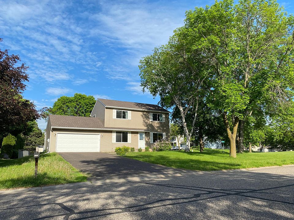 1st image of 3241 Canterbury Dr