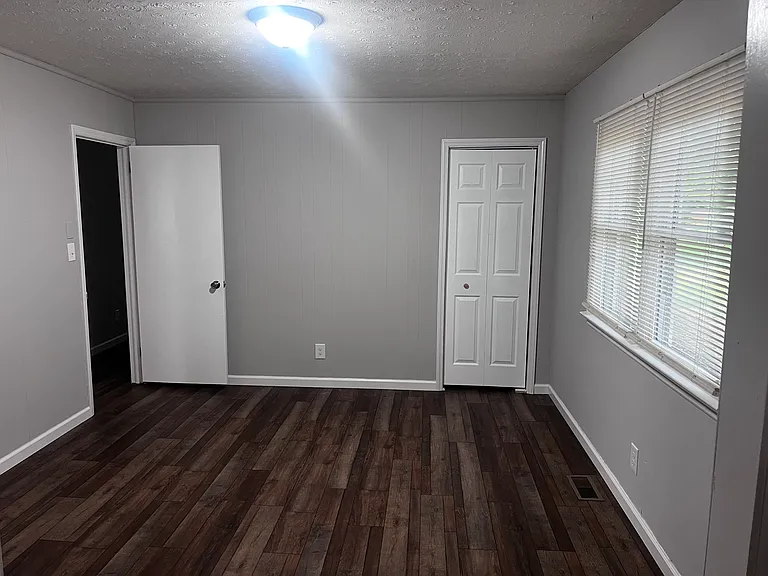 Poplar Cir — Photo 8
