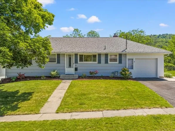 301 Woodlawn Dr, Vestal, NY 13850