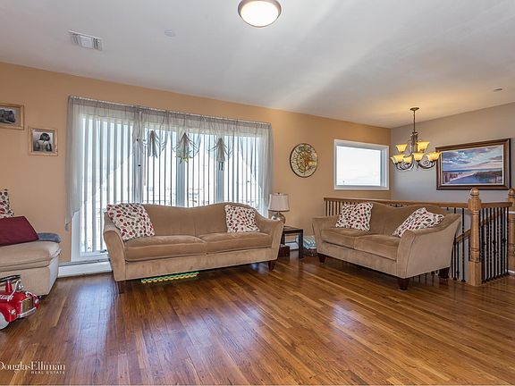 5th image of 627 Nassau Ave
