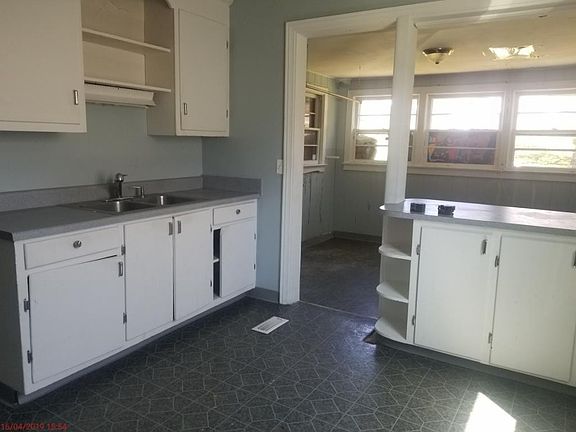 2nd image of 1605 Newton St