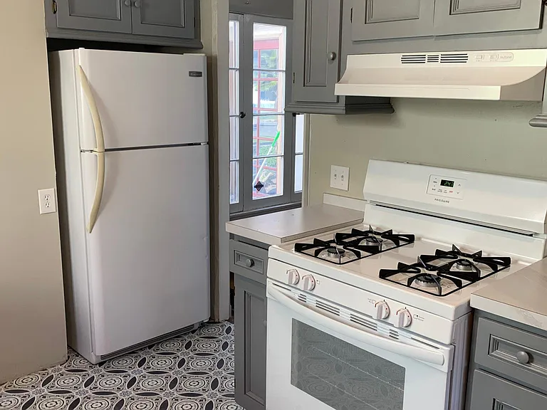 3275 Brockton Ave — Photo 9