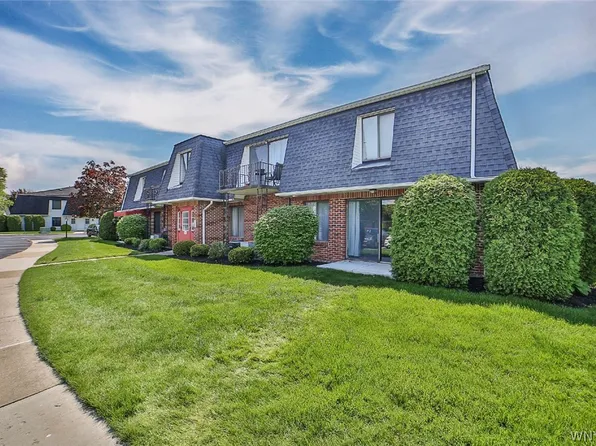 25 Foxberry Dr #A, Getzville, NY 14068