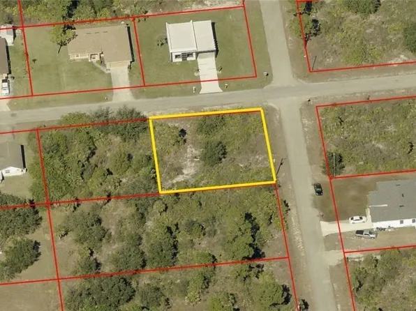 906 E 9th St, Lehigh Acres, FL 33972