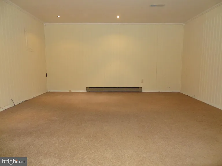 2074 Lake Grove Ln — Photo 31