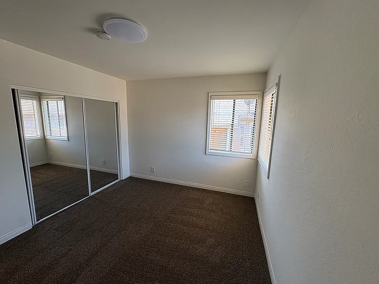 2800 W Victory Blvd — Photo 20