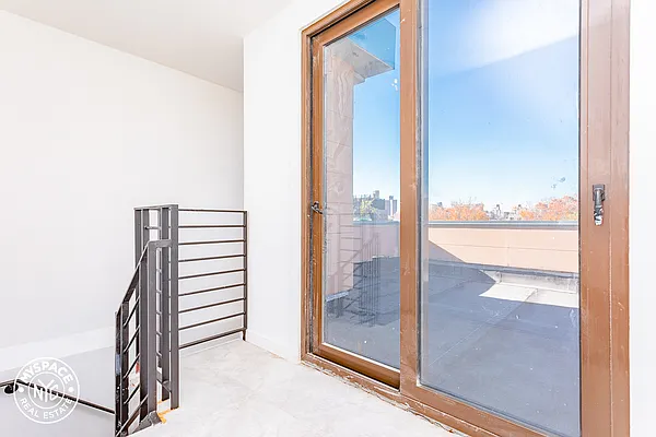 Rented by MySpaceNYC | media 6