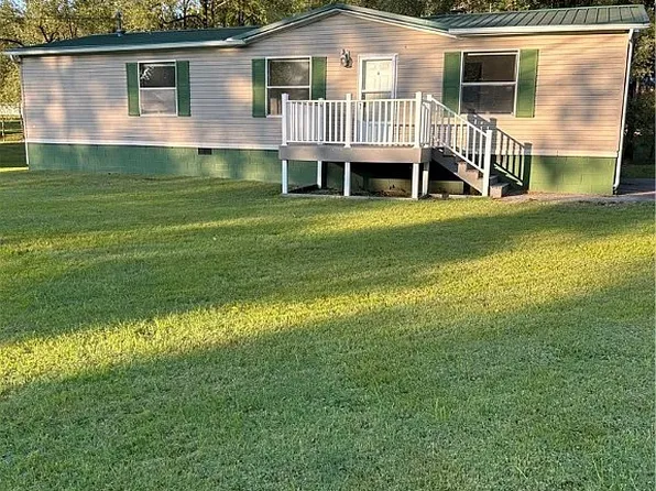 410 Harbour Ln, Hurricane, WV 25526