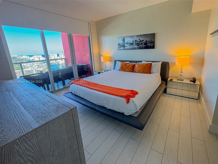 2600 E Hallandale Beach Blvd #T3208 — Photo 8