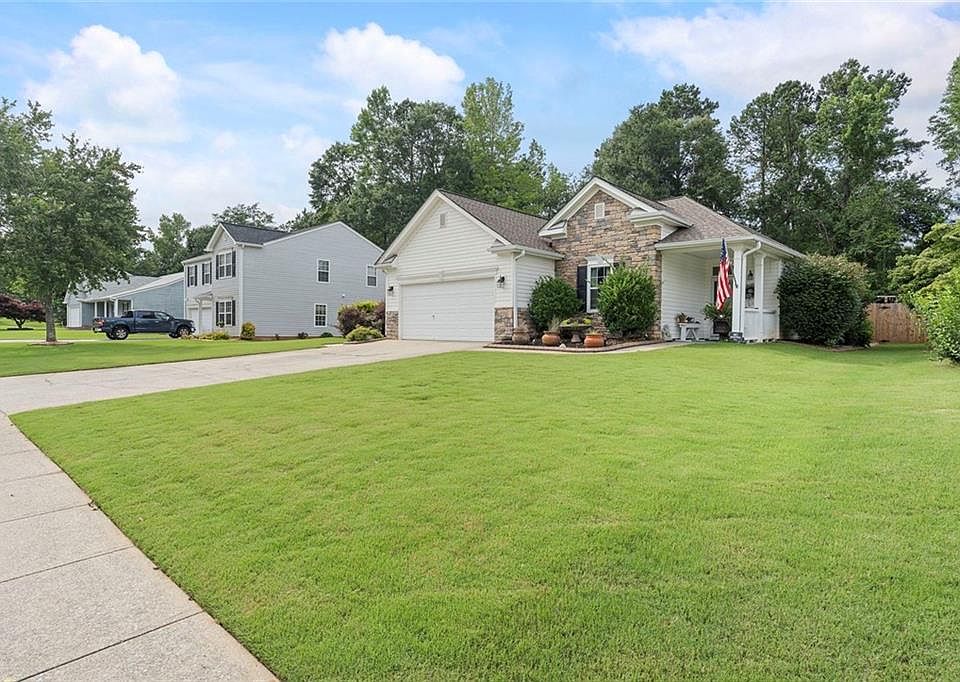 1st image of 173 Autumn Creek Dr