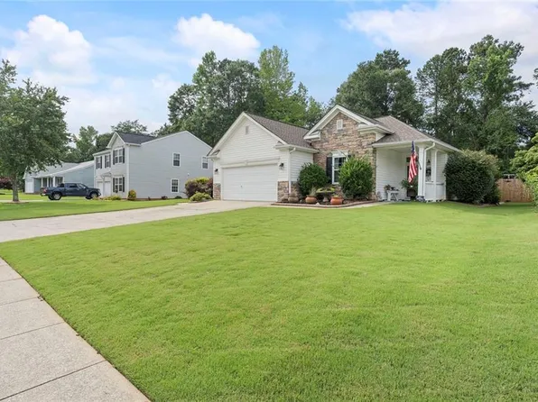 173 Autumn Creek Dr, Dallas, GA 30157