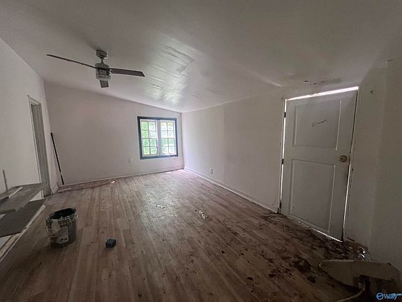 5th image of 404 Riley St