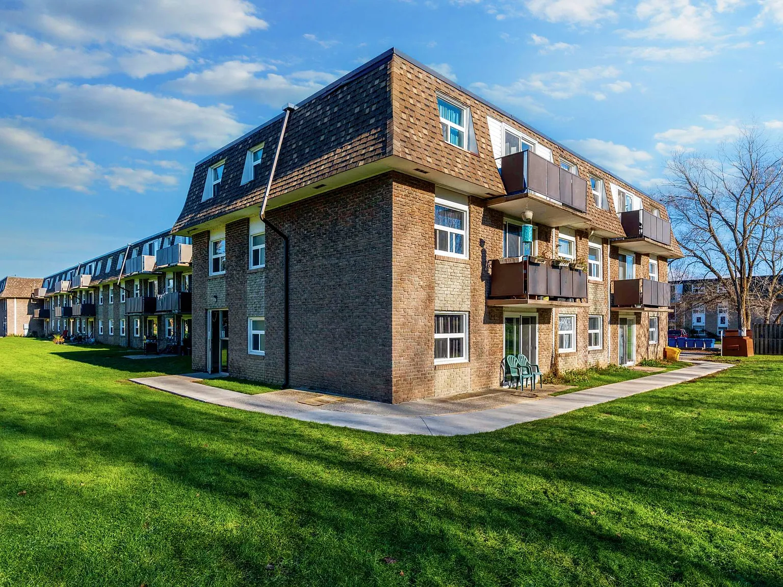 Huron Manor Apartments — Photo 3