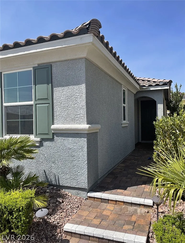 3 bed, 2.5 bath, 1845 sqft, $2,695 — Photo 2