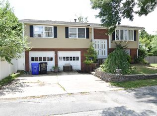 7 Ahwahnee Ave, North Providence, RI 02911