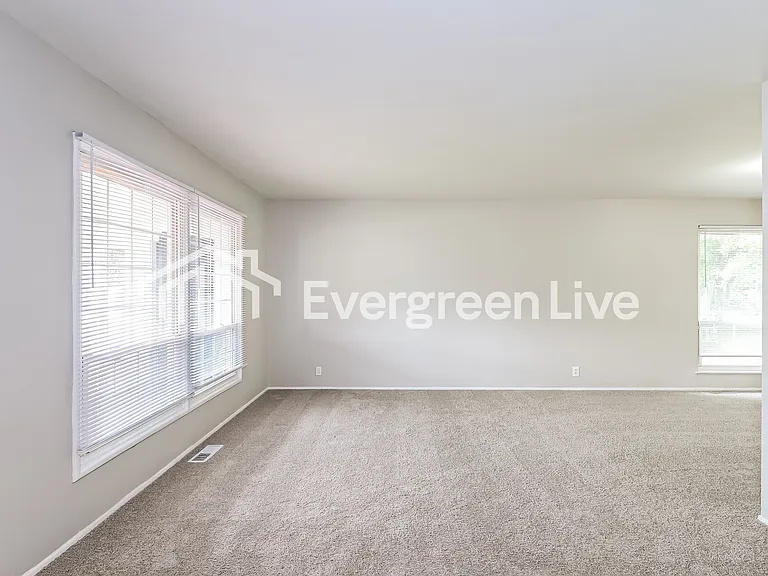 3425 Brookshire Dr — Photo 3