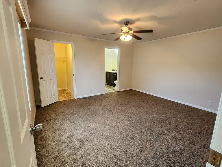 Belle Villa Lake — Photo 21