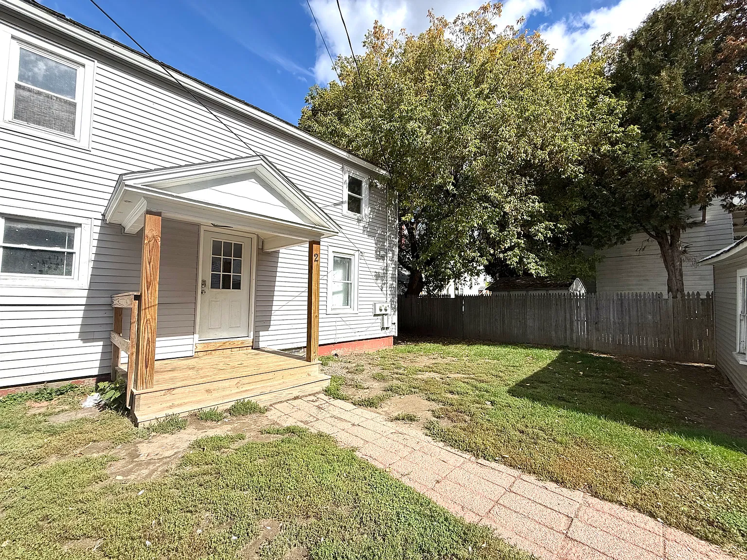 3 bed, 1.5 bath, 893 sqft, $1,600 — Photo 2