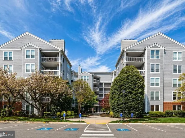 3176 Summit Square Dr Unit 4-A3, Oakton, VA 22124