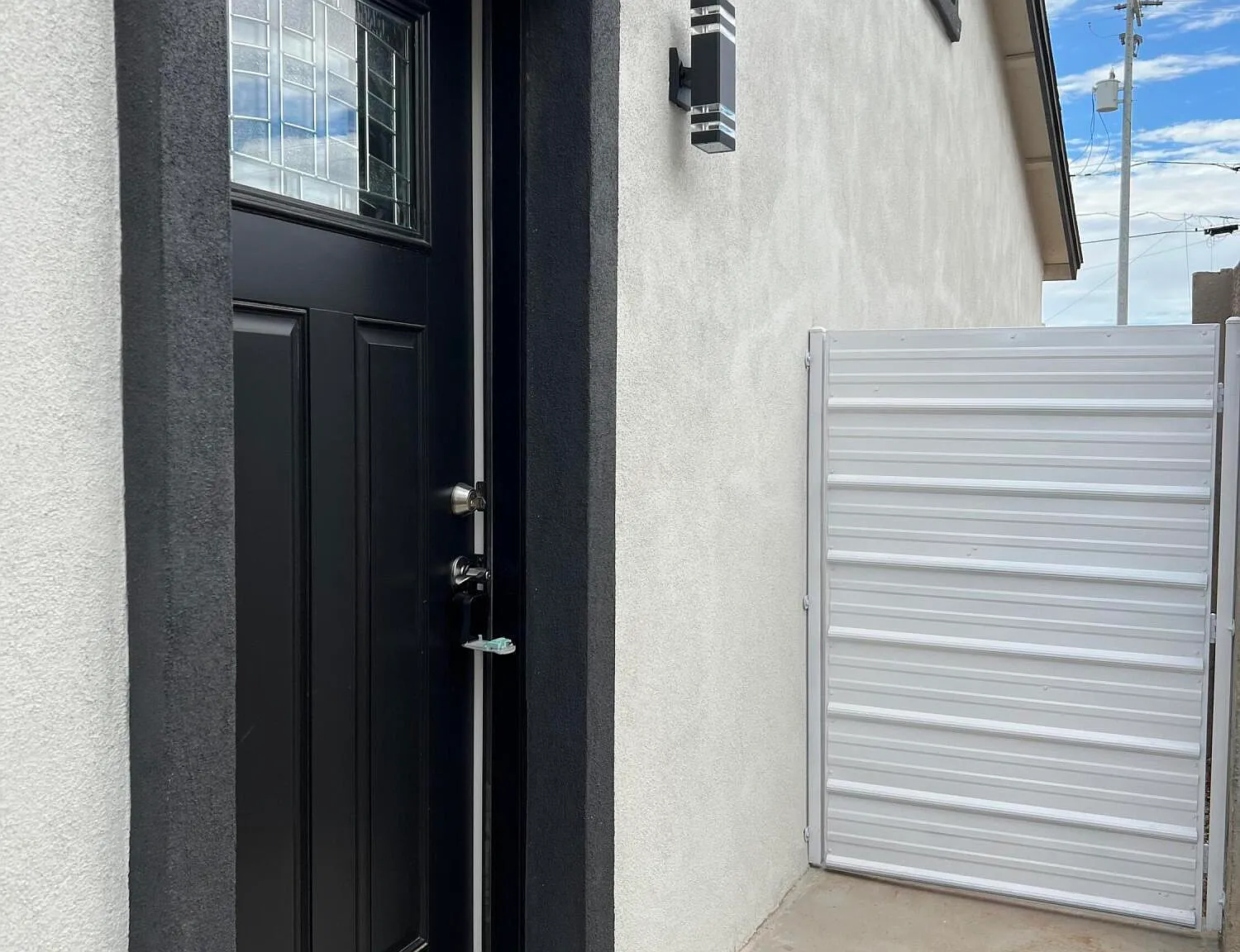 2 bed, 1.0 bath, 800 sqft, $1,800 — Photo 1