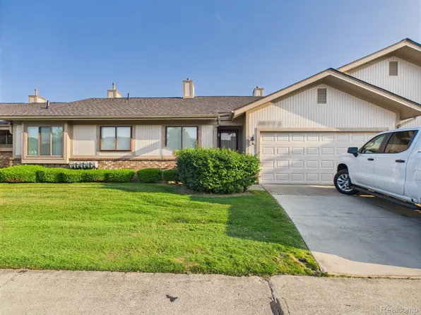 38772 Windmill Pointe N, Clinton Township, MI 48038