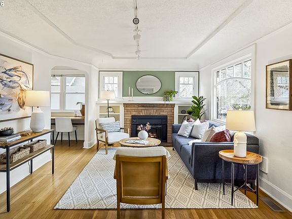 5th image of 4935 NE Flanders St