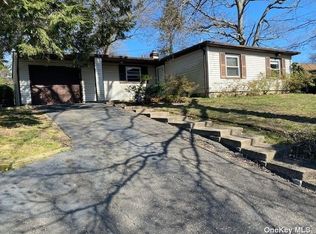 1301 Waverly Ave, Farmingville, NY 11738