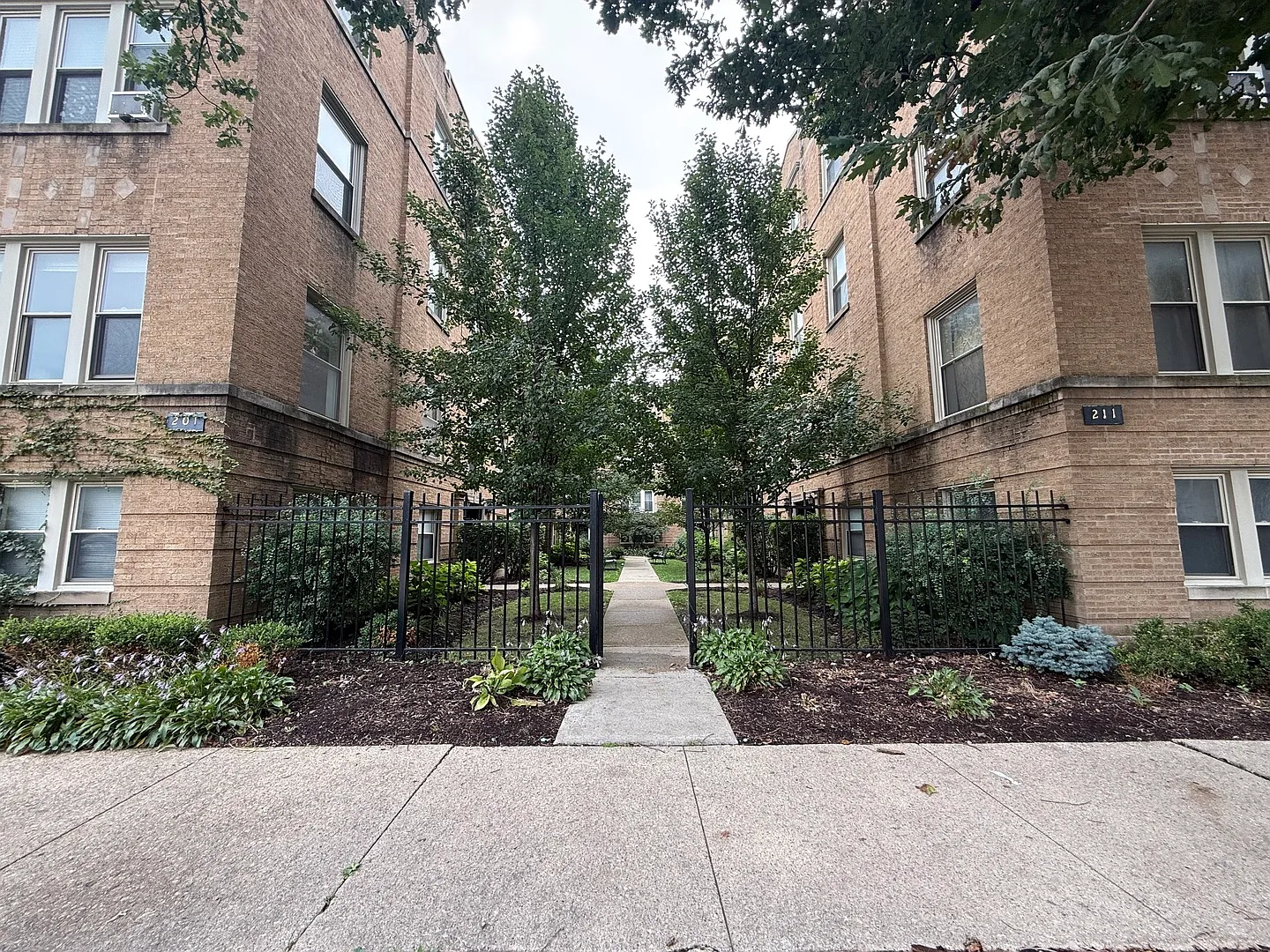 1 bed, 900 sqft, $1,750 — Photo 1