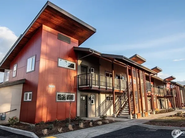 1880 Front Street #204, Lynden, WA 98264