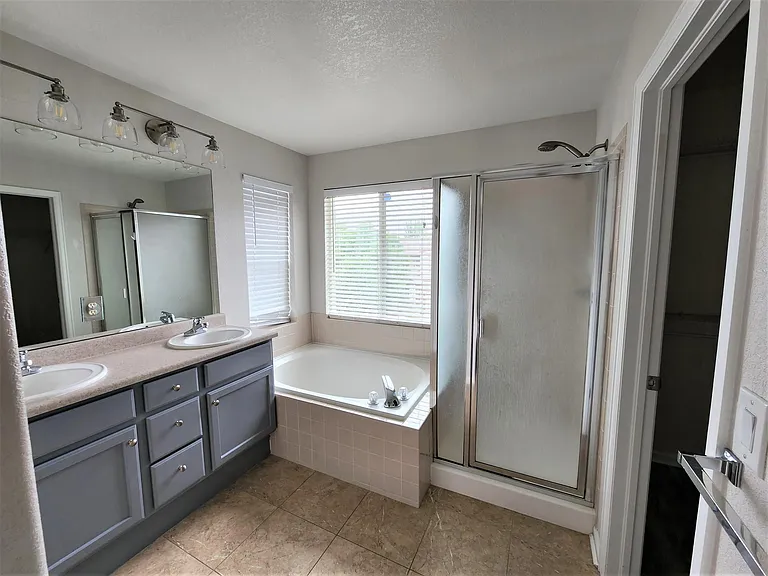 10639 Cherrybrook Cir — Photo 17