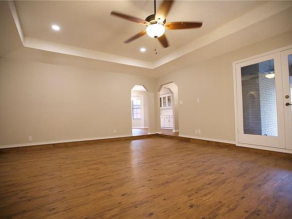 4th image of 1209 Circle Ln